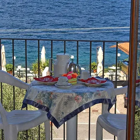 Aparthotel La Caletta Bolognese Brenzone sul Garda Exterior foto