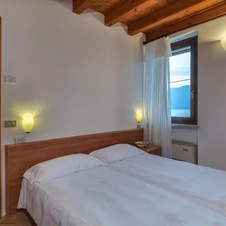 Aparthotel La Caletta Bolognese Brenzone sul Garda Exterior foto