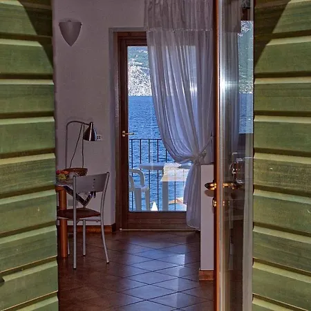 Aparthotel La Caletta Bolognese Brenzone sul Garda Exterior foto